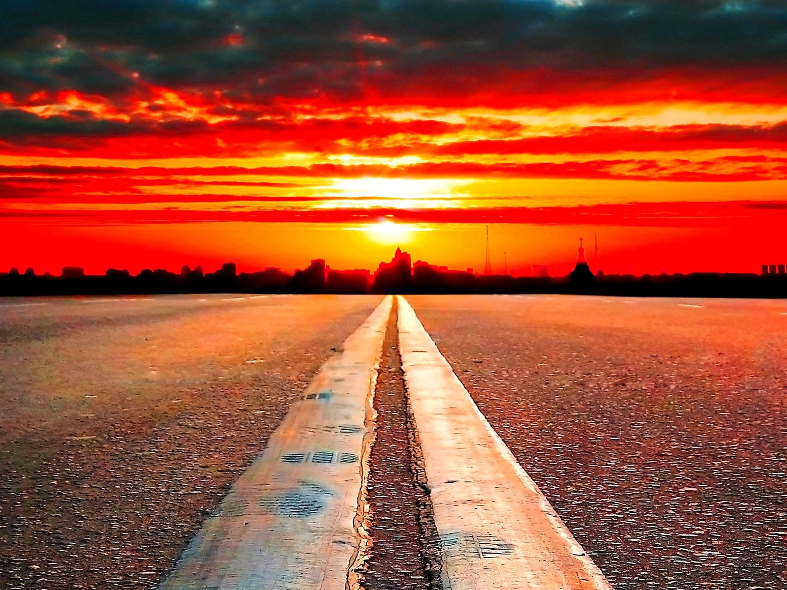 Линия разметки на дороге