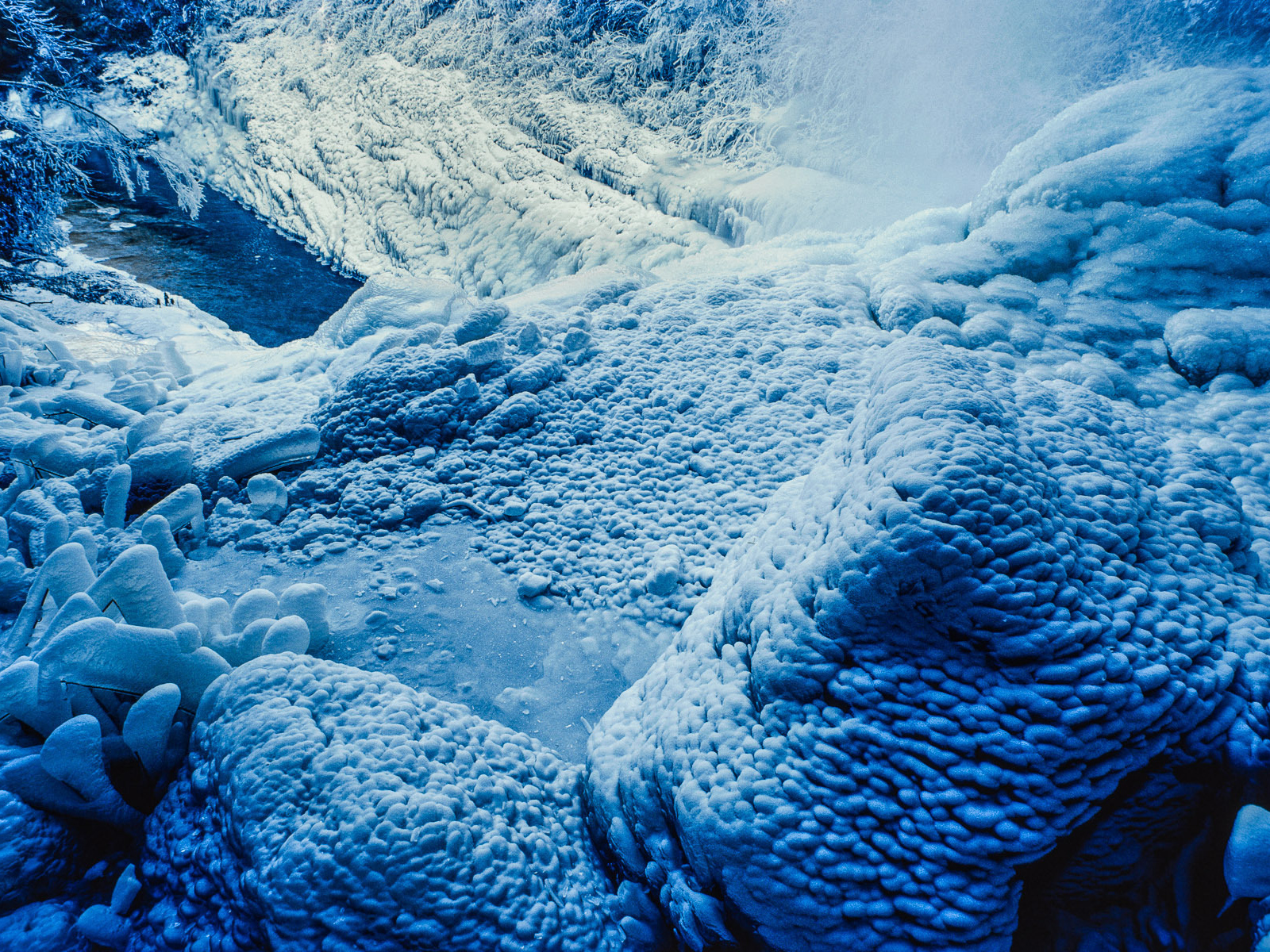 Замерзший водопад в Северной Каролине