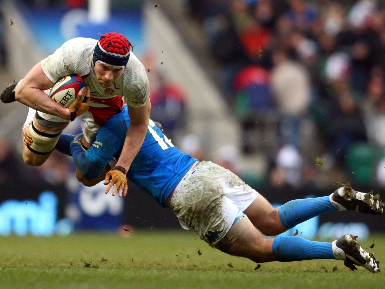 Игра в регби на поле