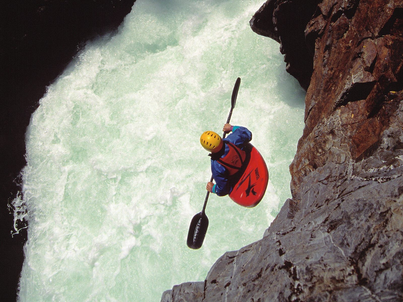 Спуск по горной реке