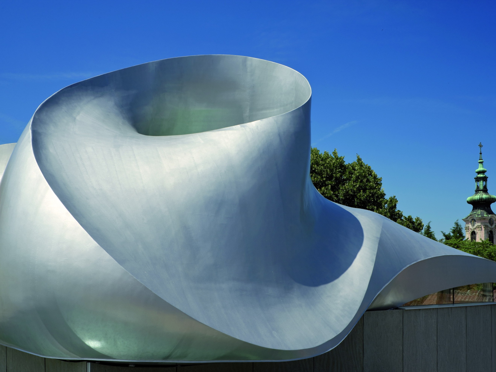 Современная скульптура в городе Гайнберг, Австрия