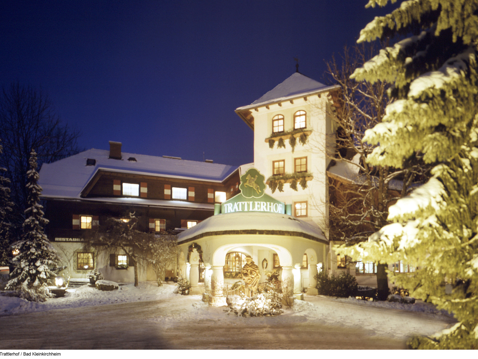 Ночные огни на горнолыжном курорте Бад Кляйнкирххайм, Австрия