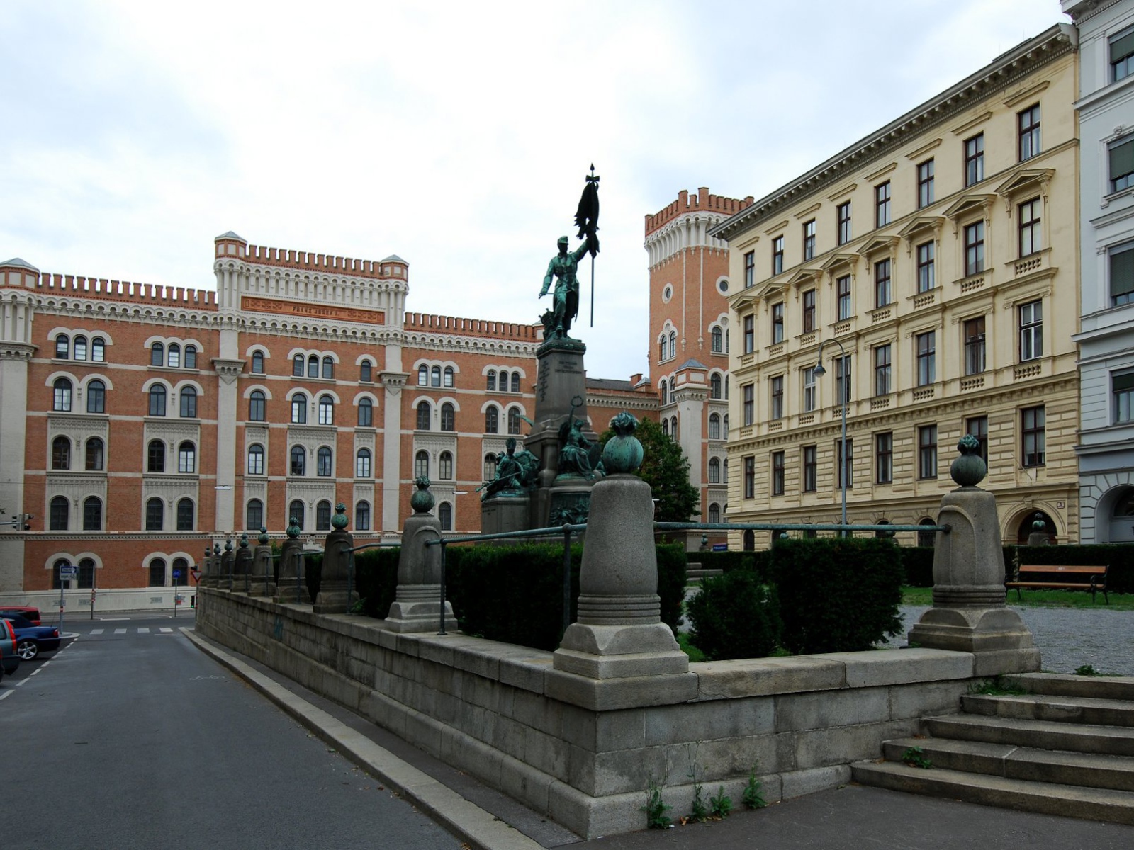 Скульптура на площади в городе Вена, Австрия