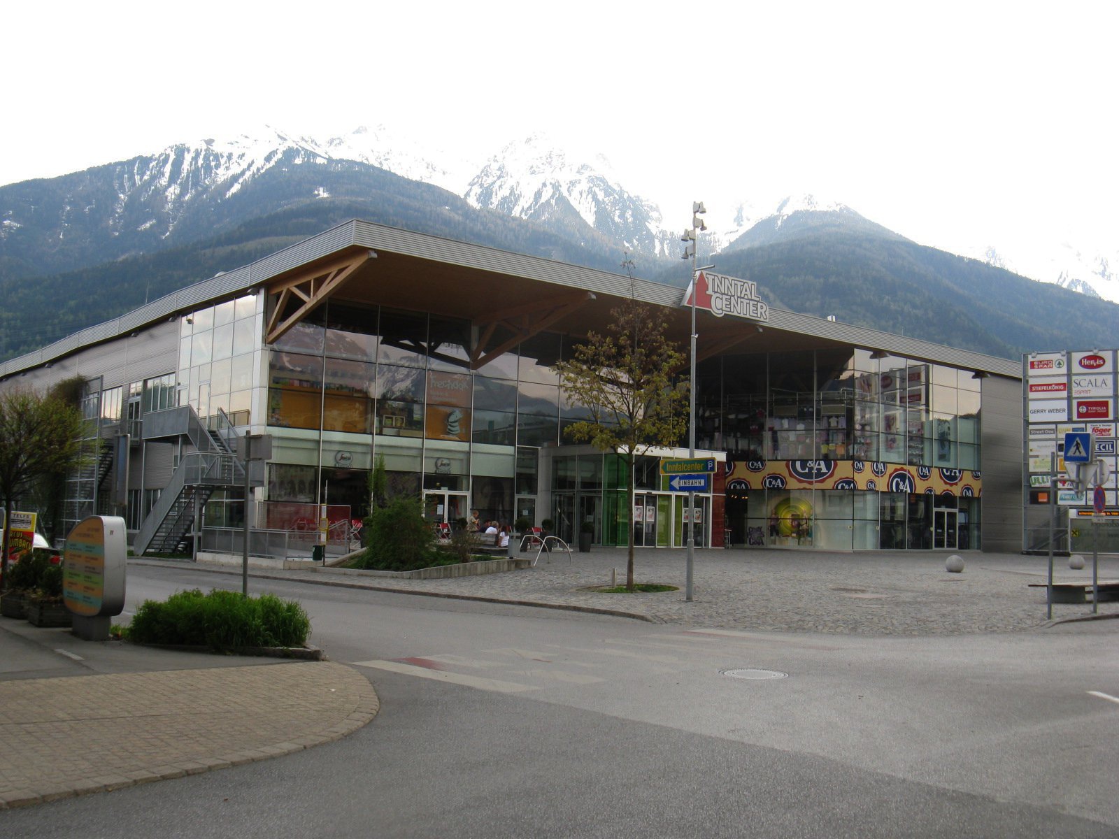 Торговый центр на курорте Тельфс-Бюхен, Австрия