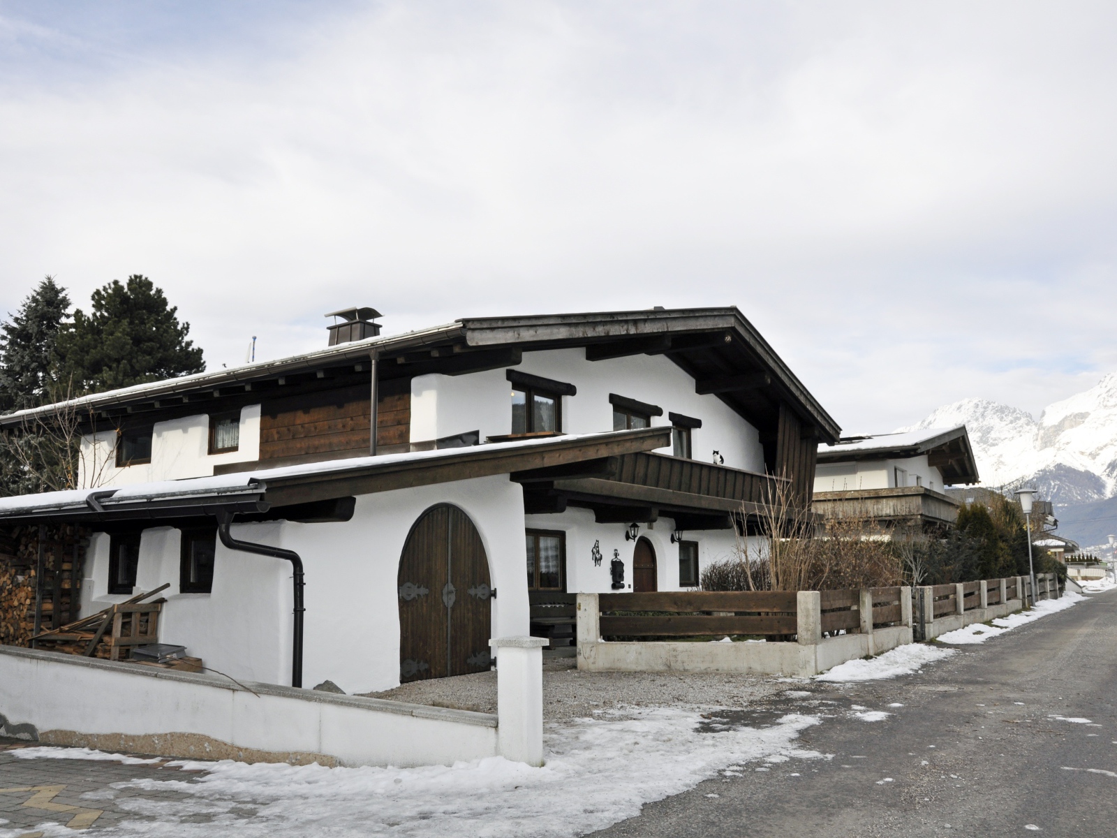 Городские здания на курорте Тельфс-Бюхен, Австрия