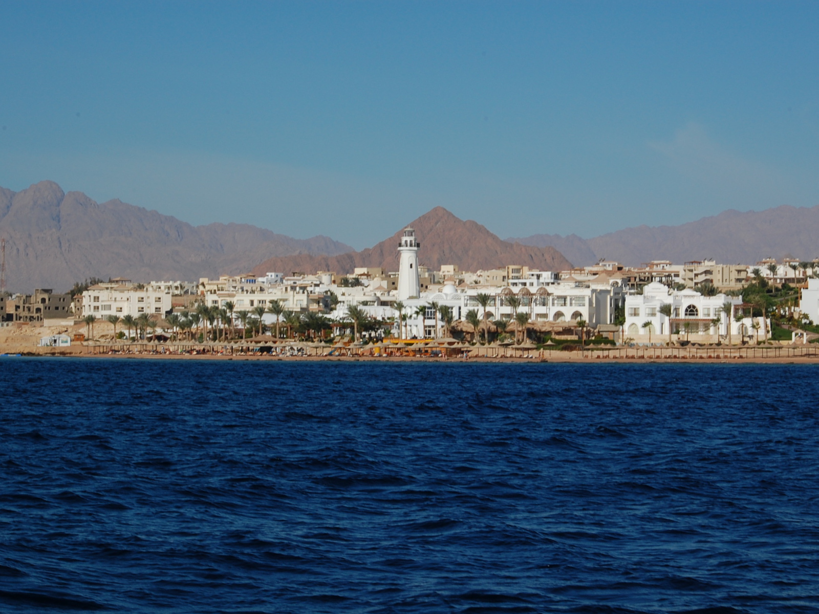 Город на берегу моря на курорте Шарм эль Шейх, Египет