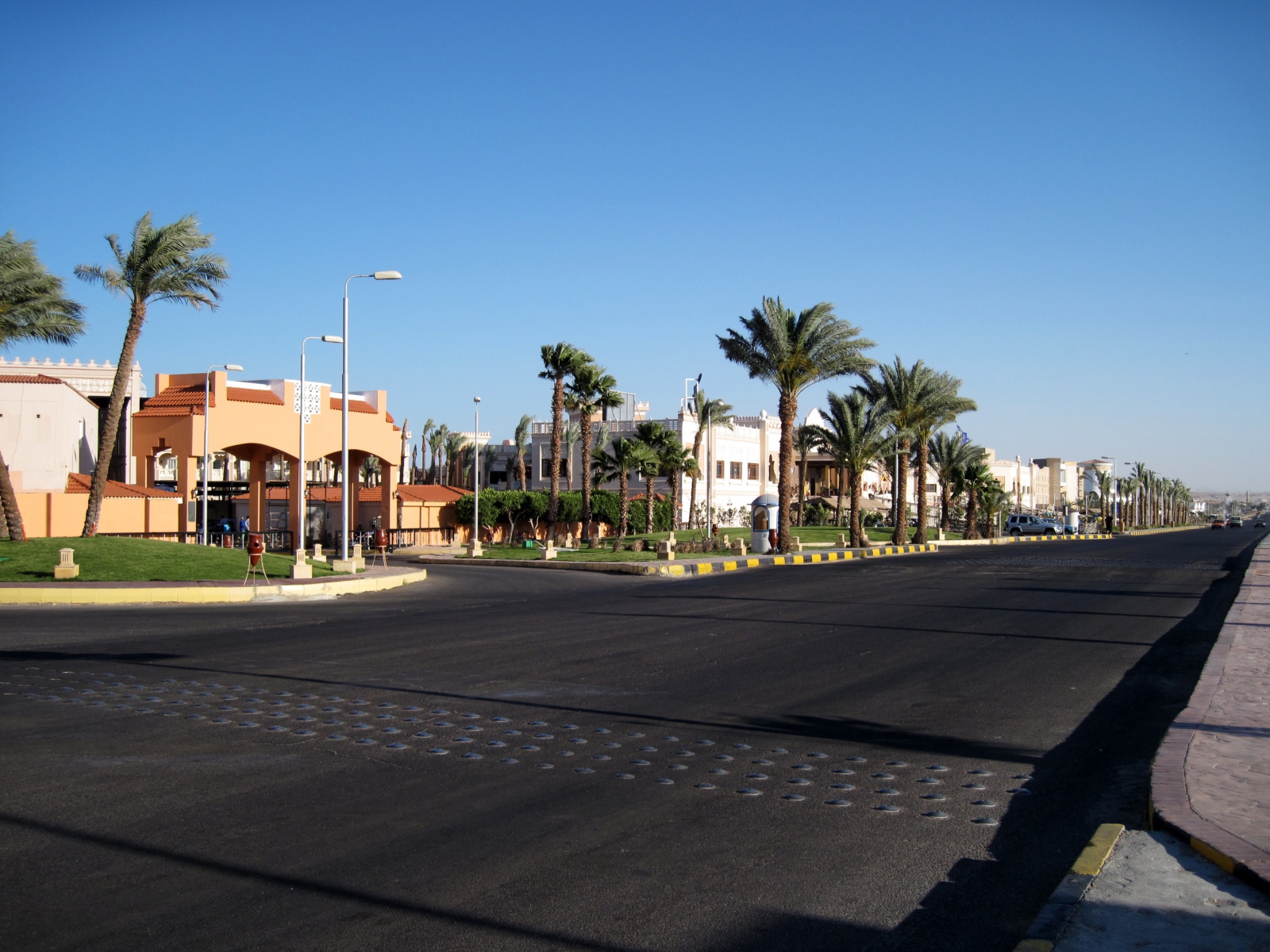 Прибрежная улица на курорте Хургада, Египет