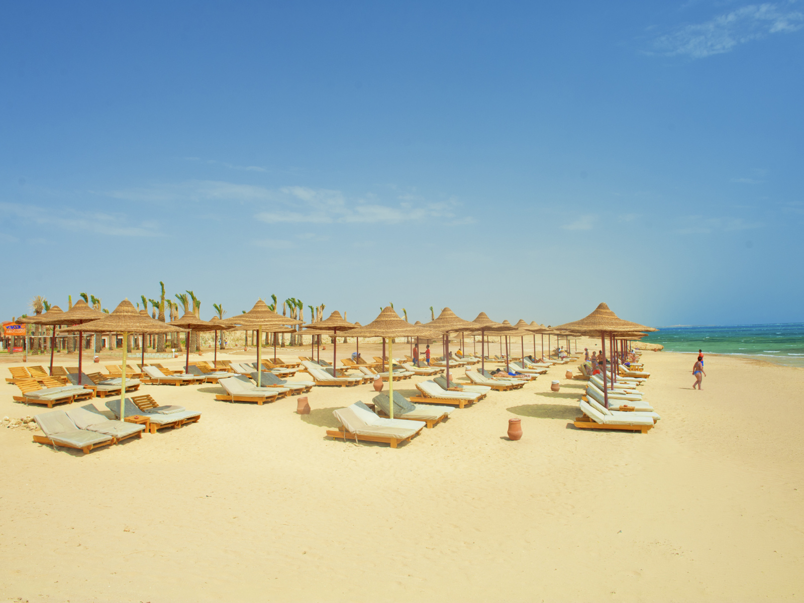 Золотой пляж на курорте Марса Алам, Египет