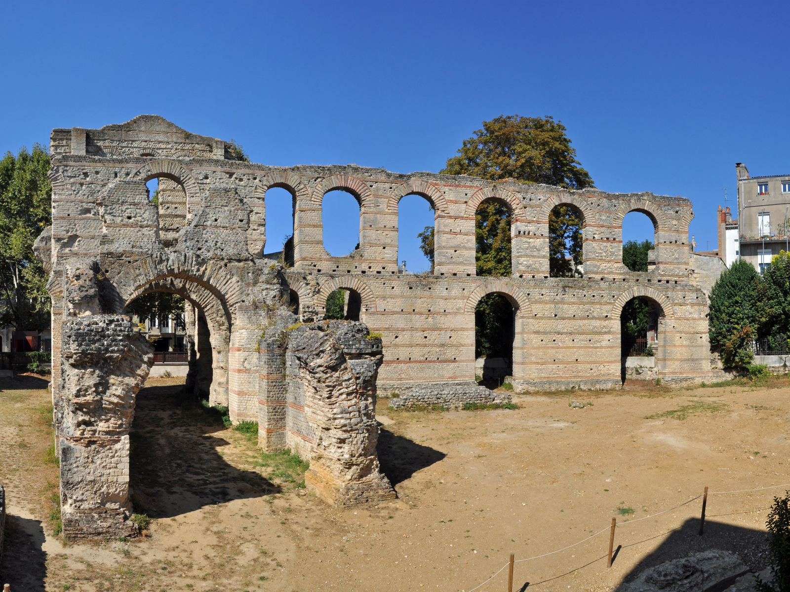 Старинные развалины в Бордо, Франция