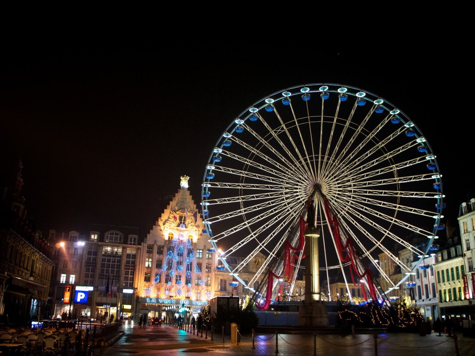 Колесо обозрения в городе Лилль, Франция