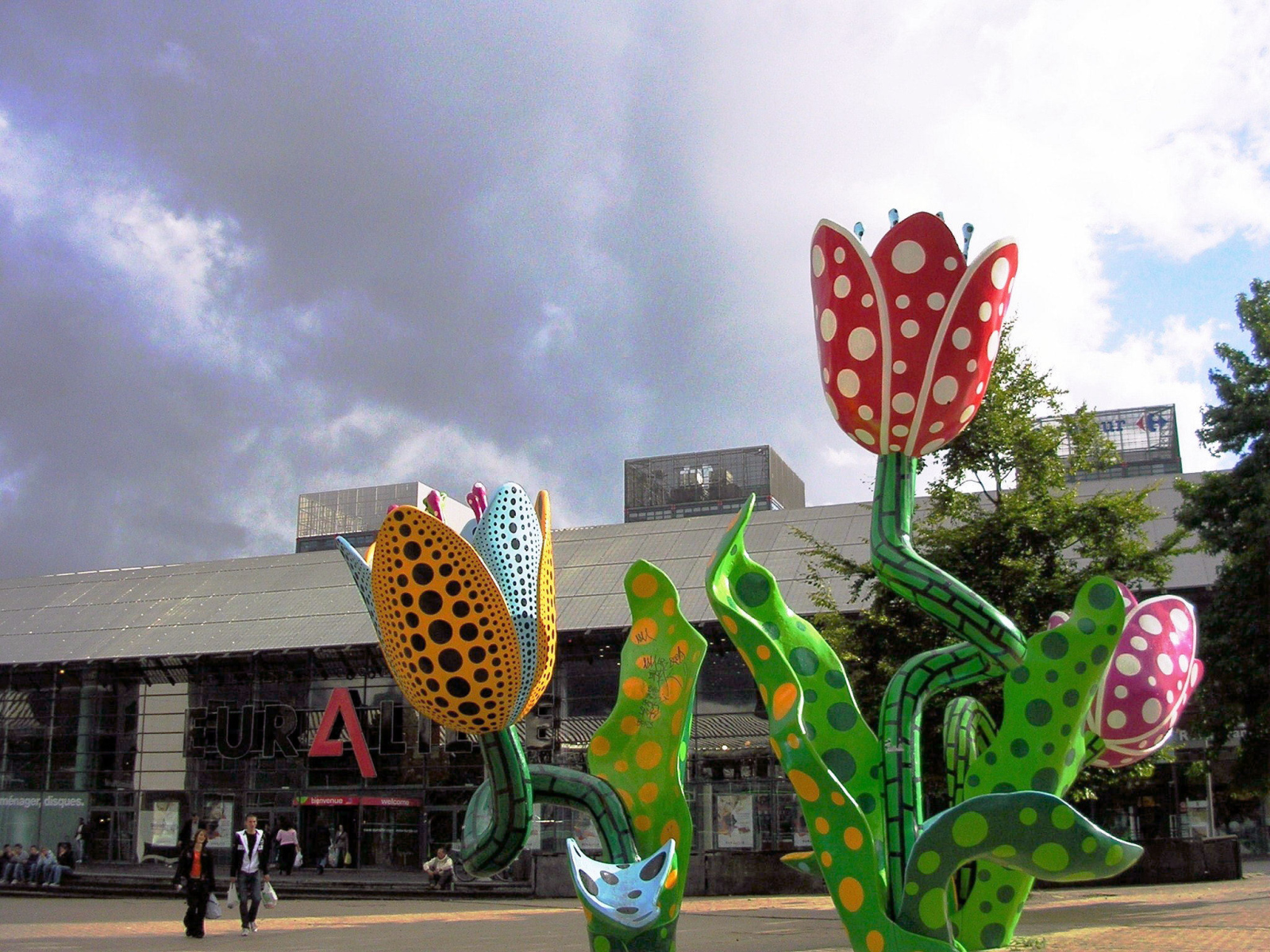 Цветочная скульптура в городе Лилль, Франция