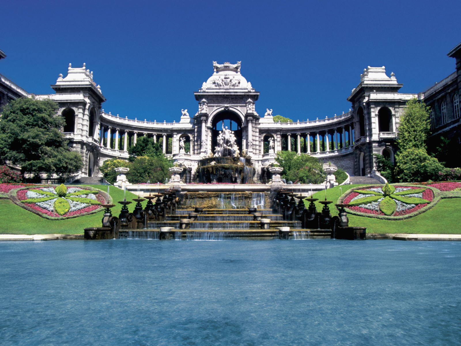 Фонтан в городе Марсель, Франция