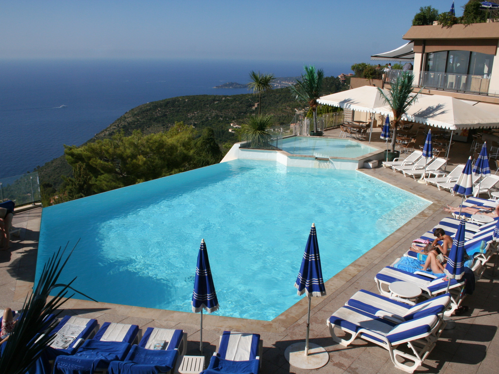 Отель на побережье на курорте Эз, Франция