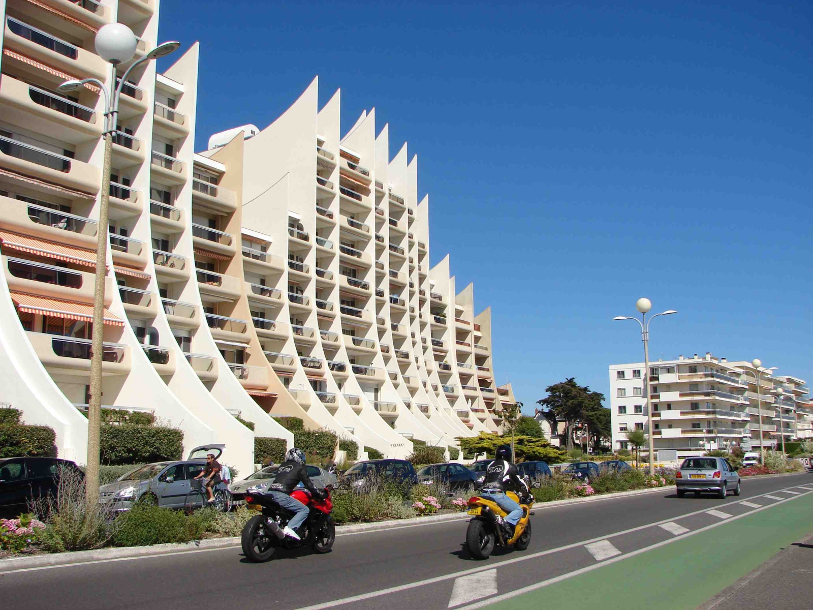 Дома на набережной на курорте Ла Боль, Франция