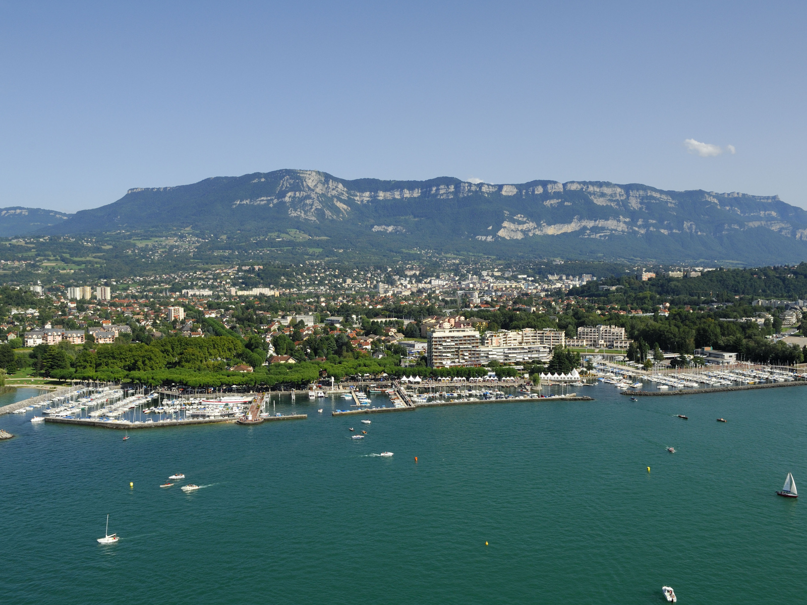 Панорама курорта Эвиан, Франция