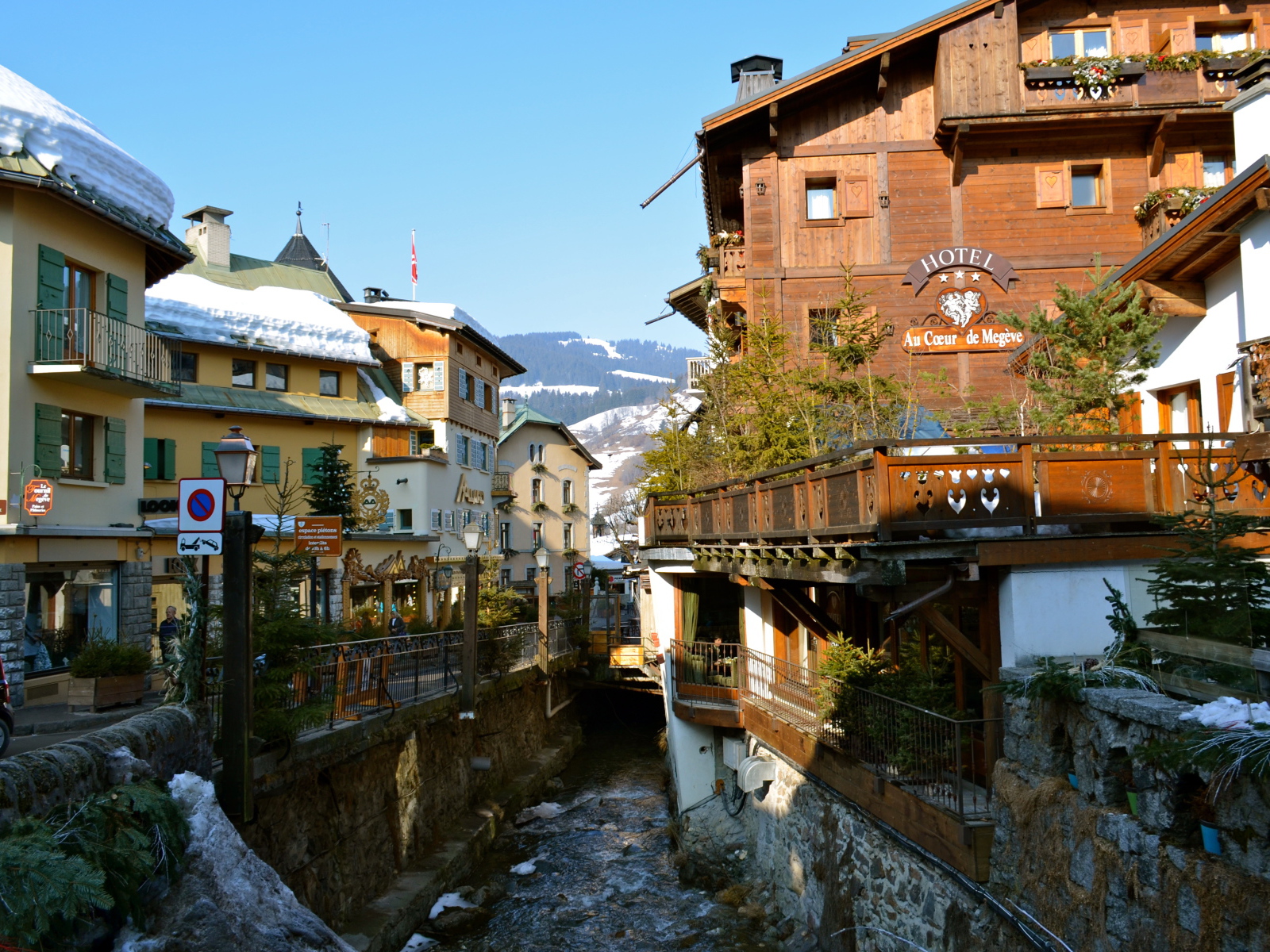 Река на горнолыжном курорте Межев, Франция
