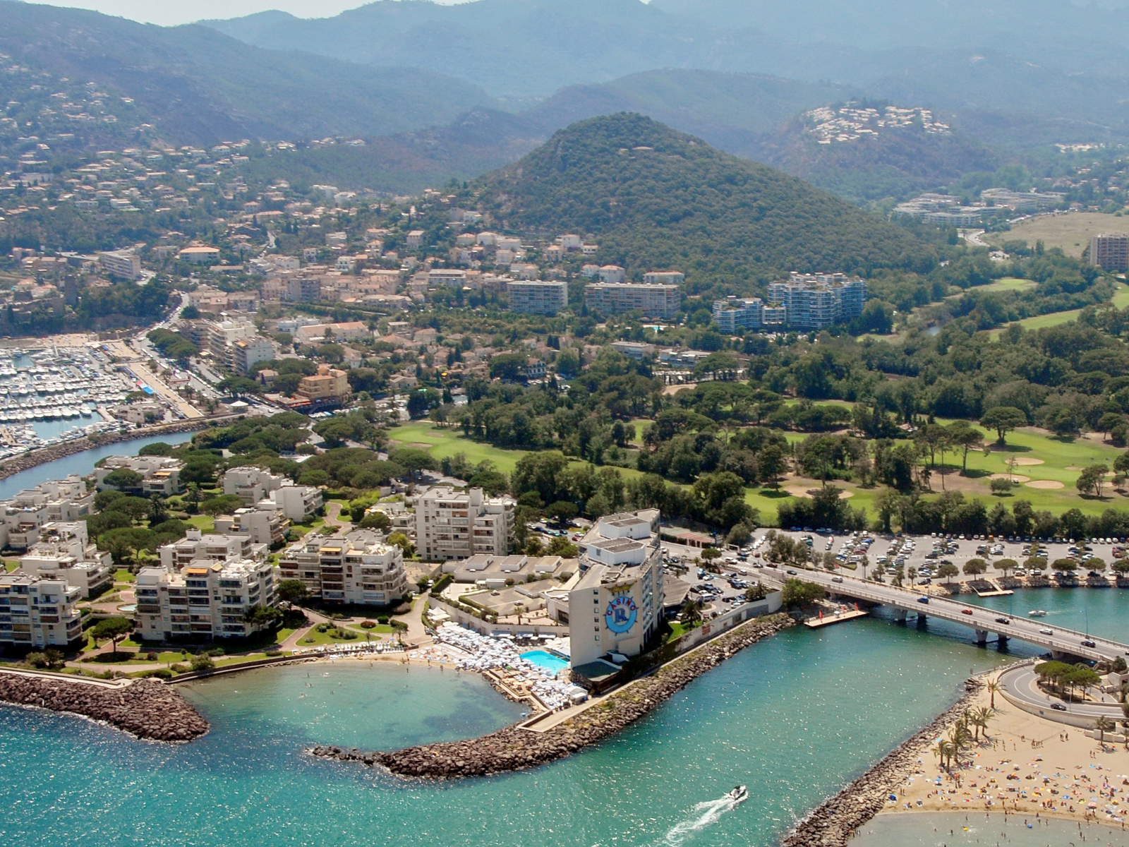 Летний отдых на курорте Манделье ля Напуль, Франция