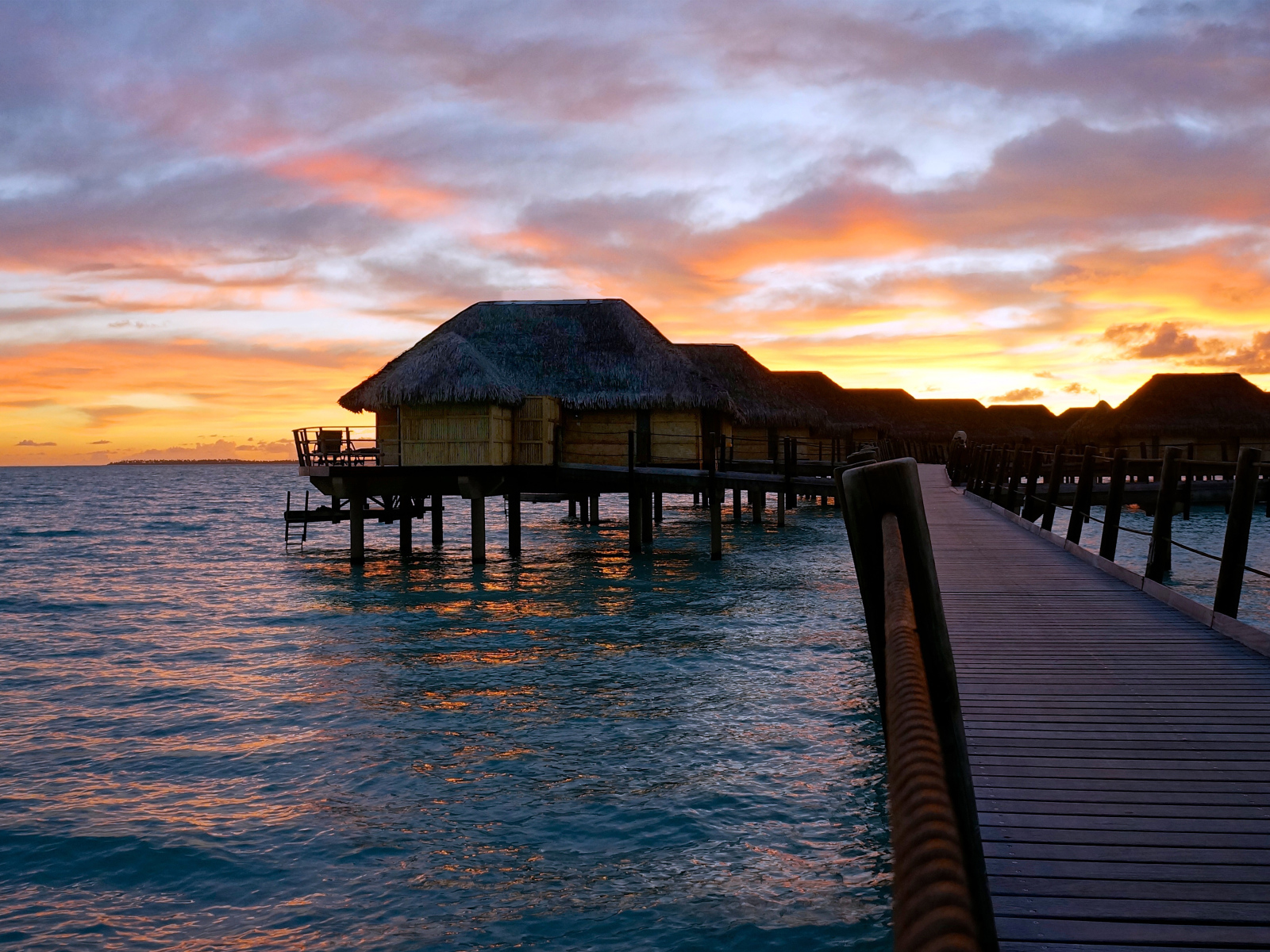 Закат во Французской Полинезии