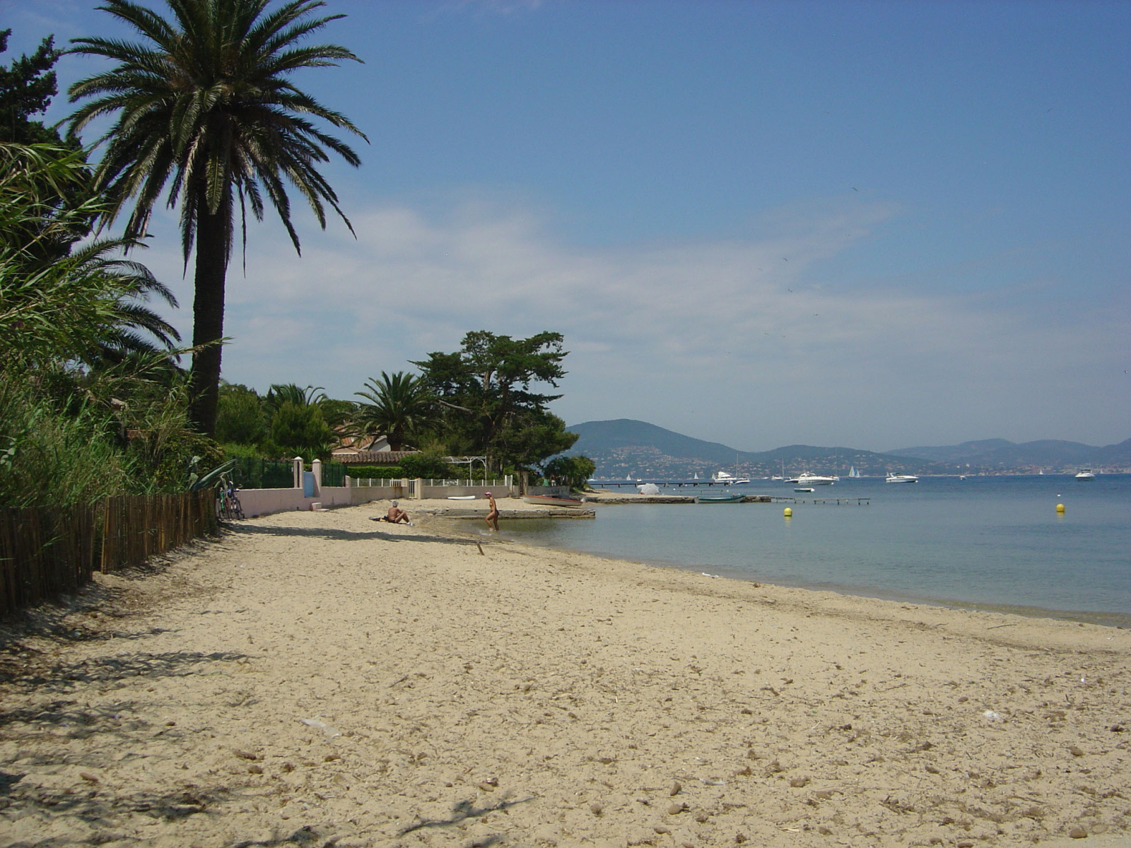 Пляж на курорте Сен-Тропе, Франция