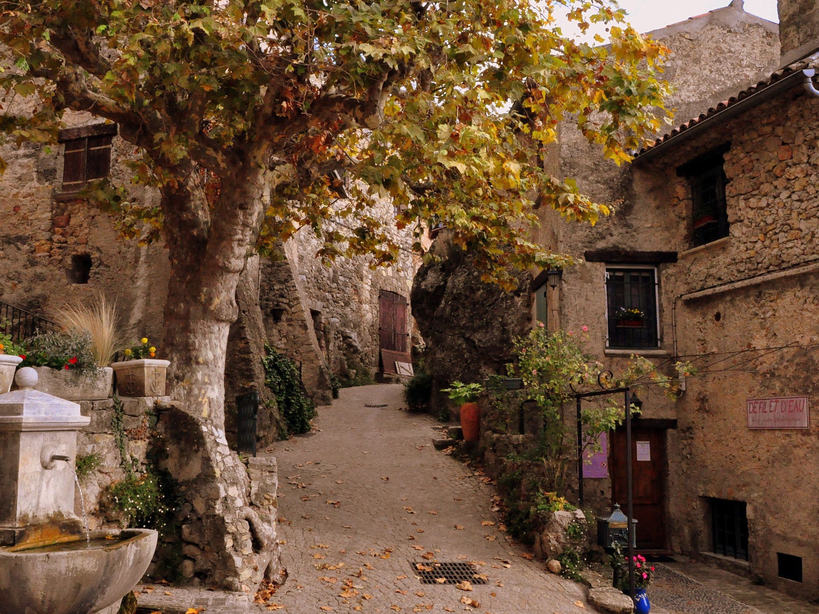 Старинная улочка на Лазурном берегу, Франция