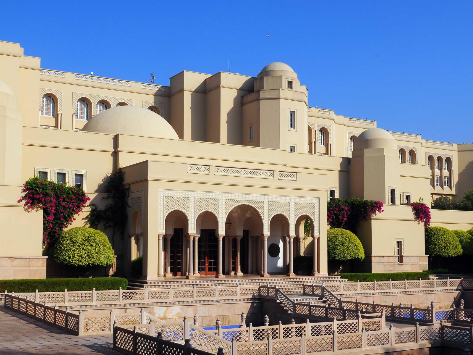 Красивая архитектура в Агре