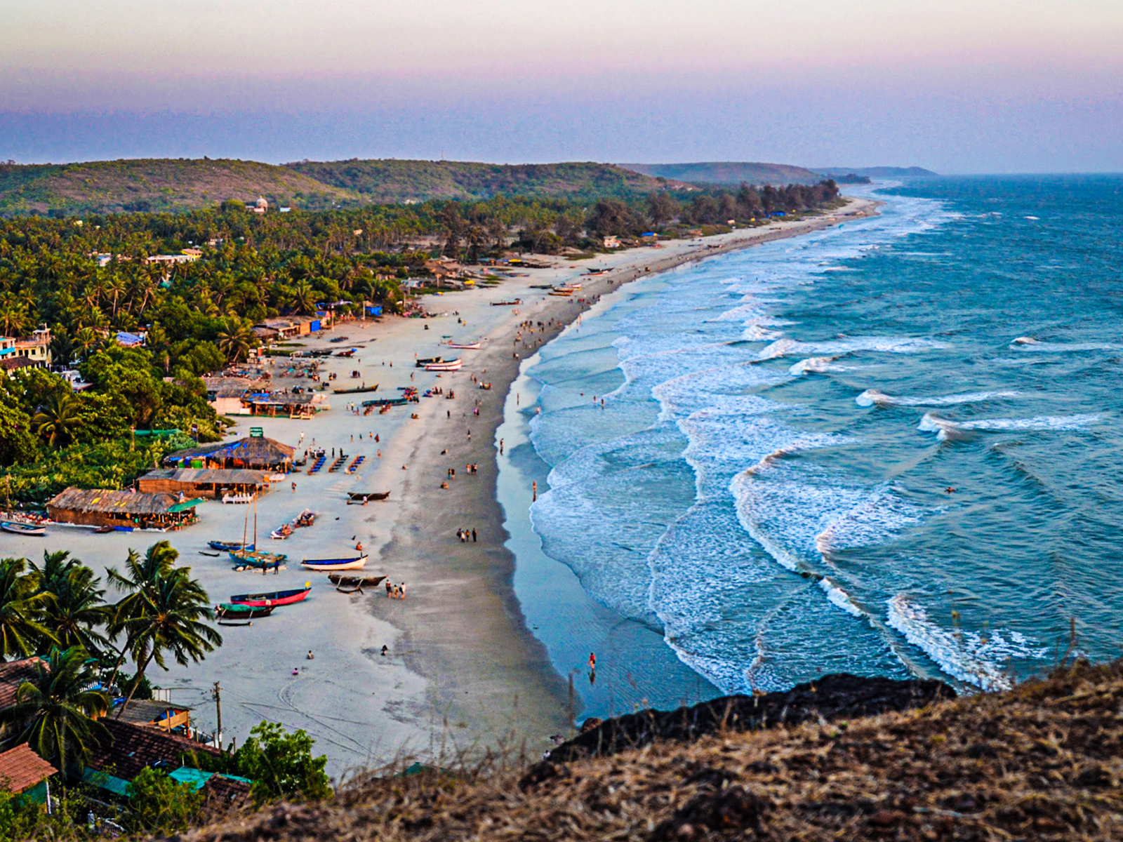 Отдых на пляже в Арамболе