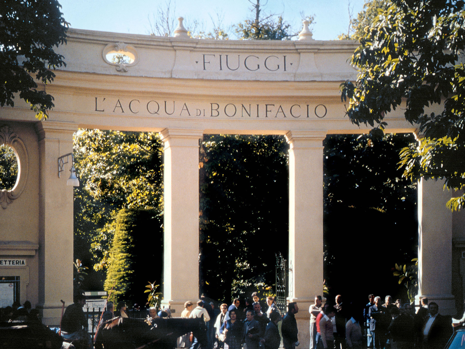 Арка на курорте Фьюджи, Италия