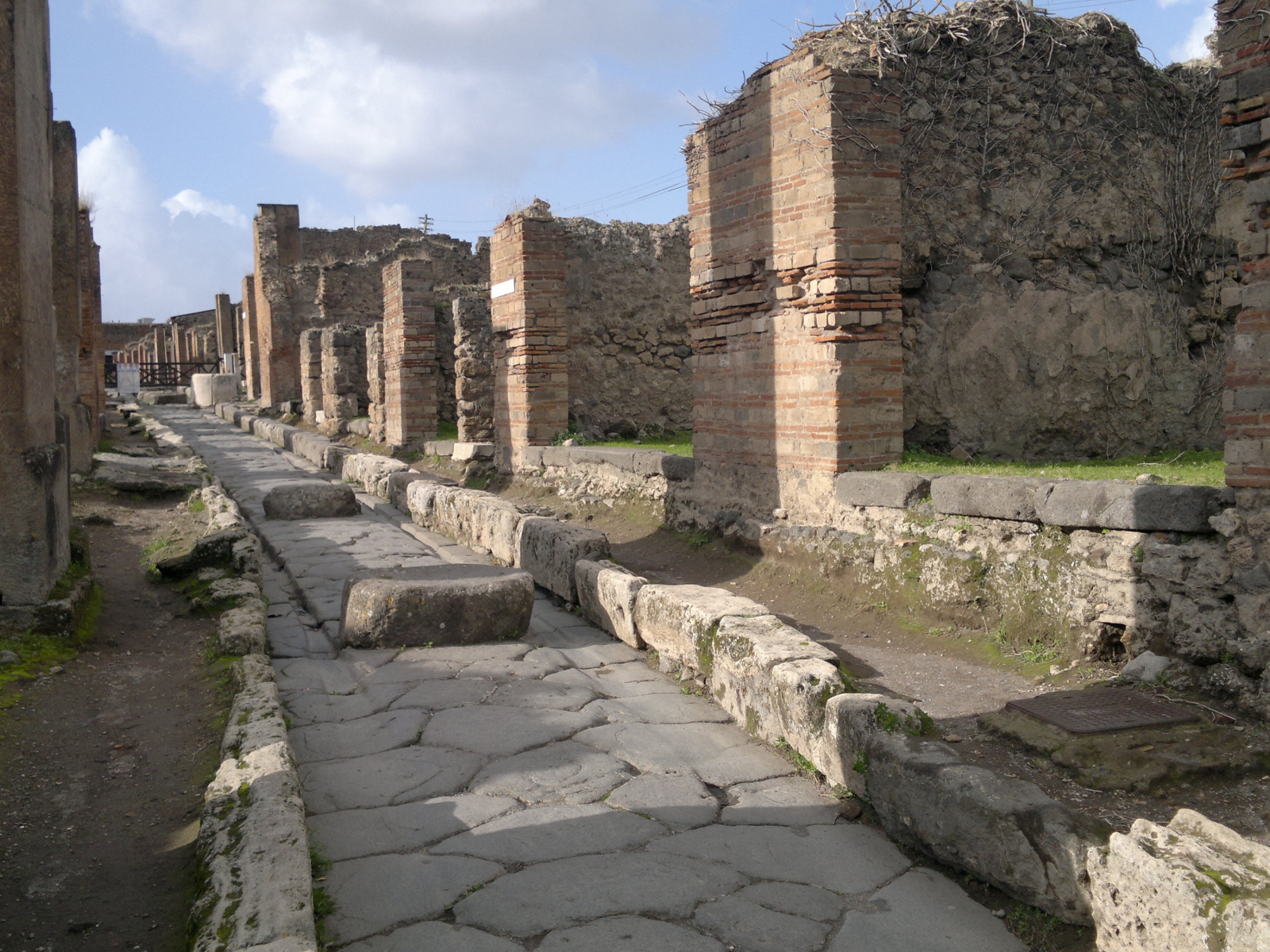 Кирпичные дома в Помпеях, Италия