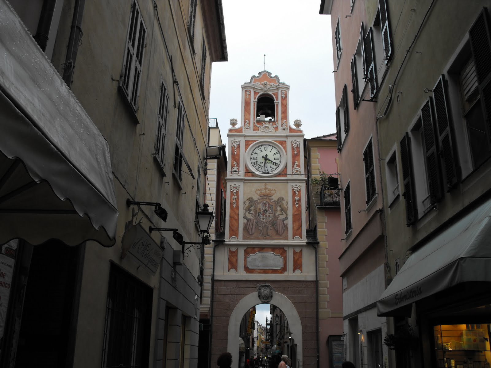 Башня с часами в Лоано, Италия