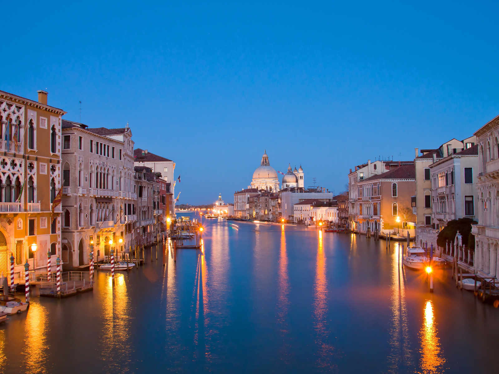 Предрассветный канал в Венеции, Италия