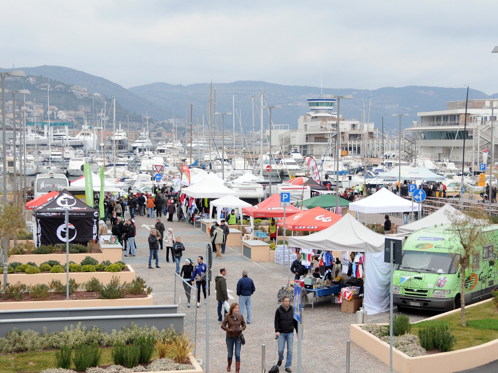 Набережная в Лоано, Италия