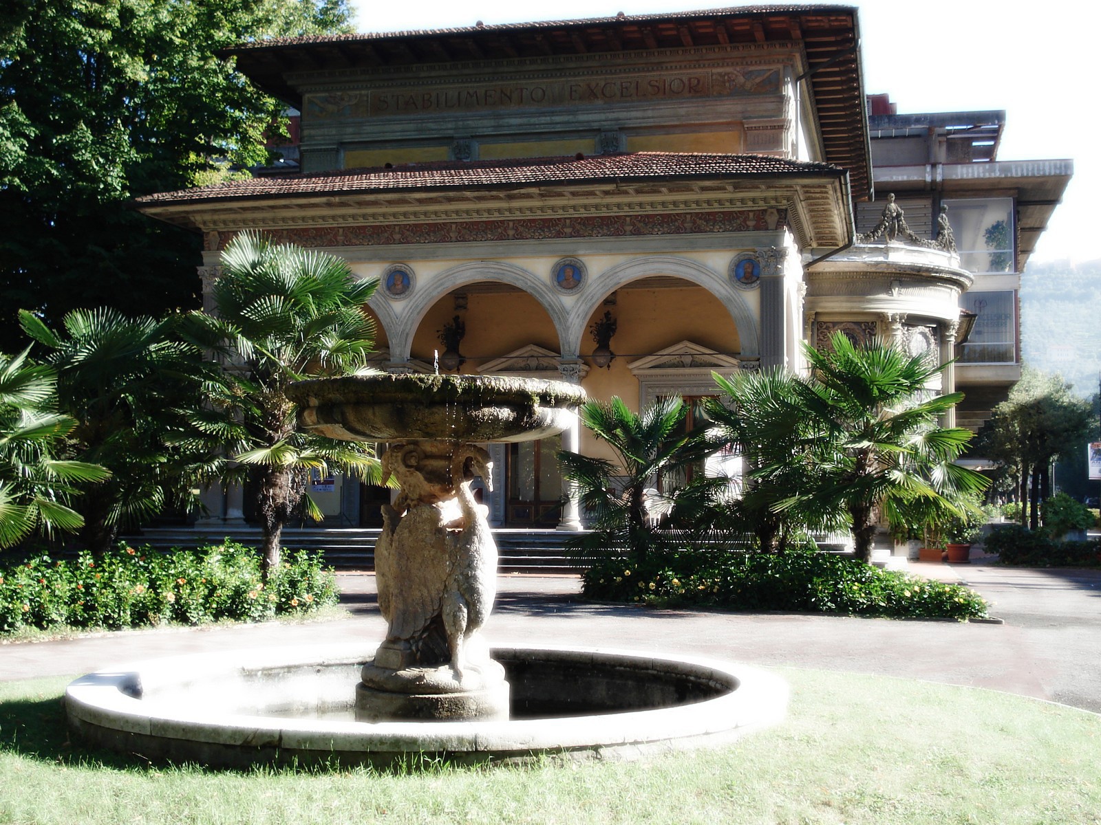 Фонтан на курорте в Монтекатини Терме, Италия