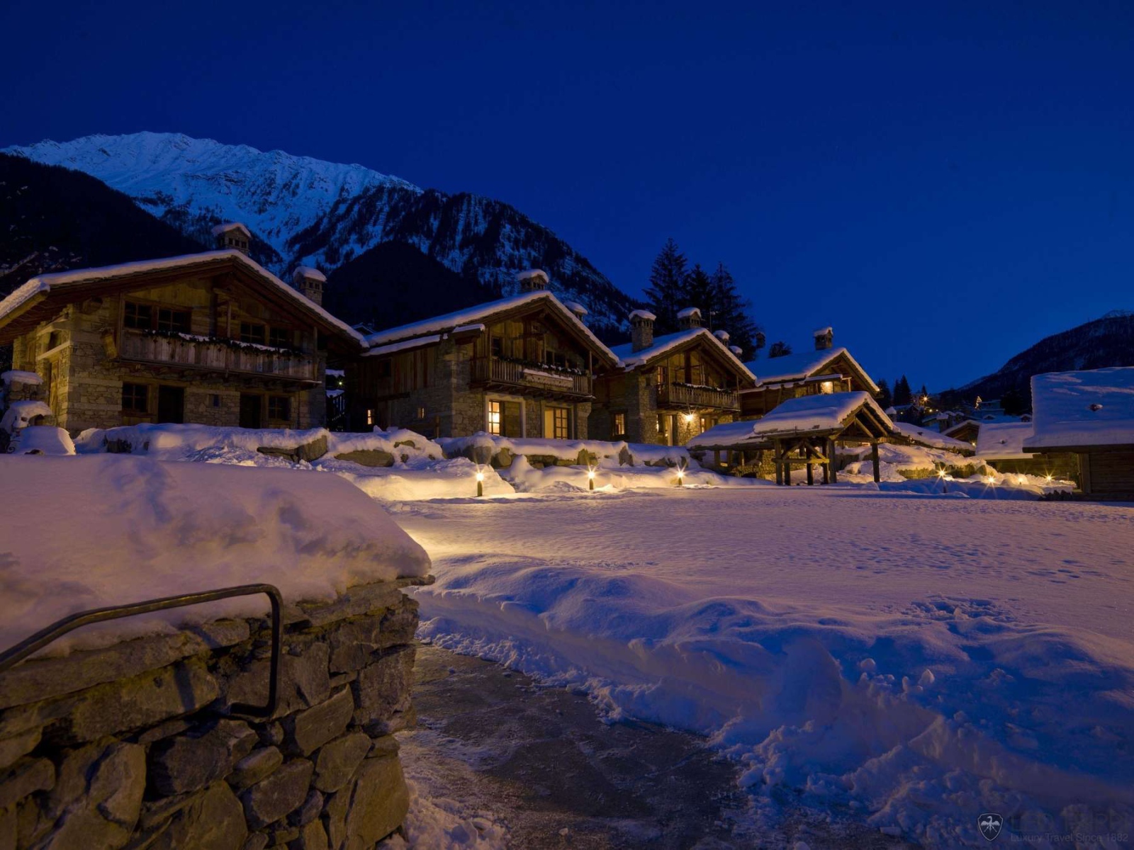 Гостиница на горнолыжном курорте Курмайор, Италия