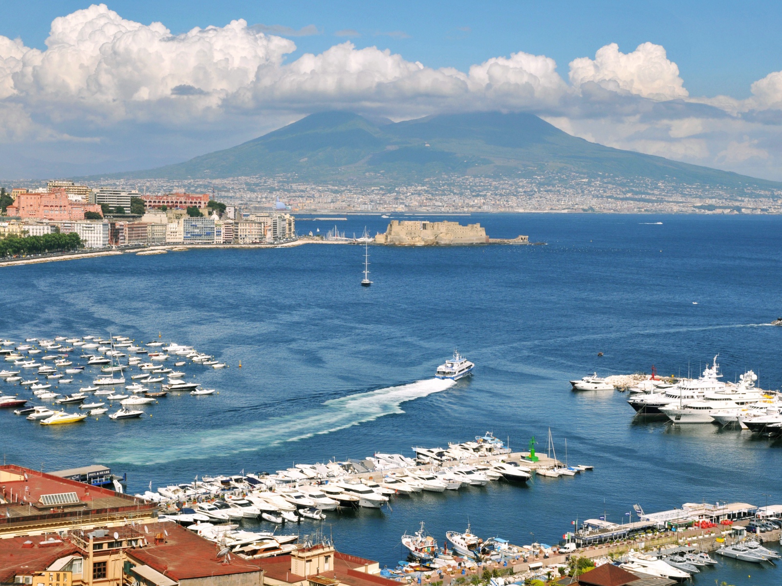 Порт в Неаполе, Италия