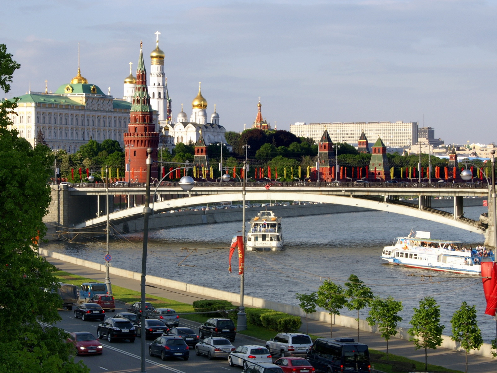 Катера у Кремля