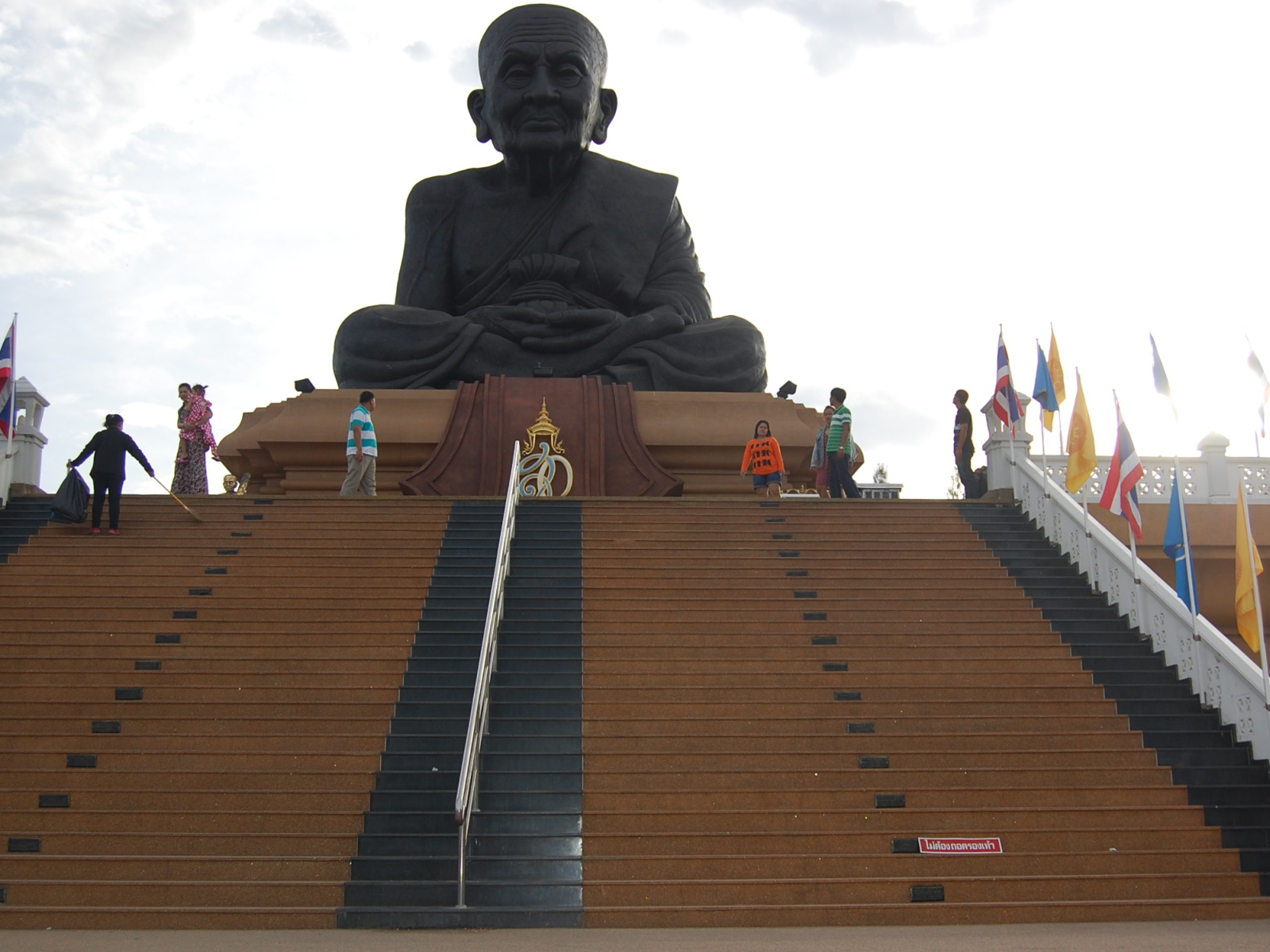 Статуя монаха на курорте Хуа Хин, Таиланд