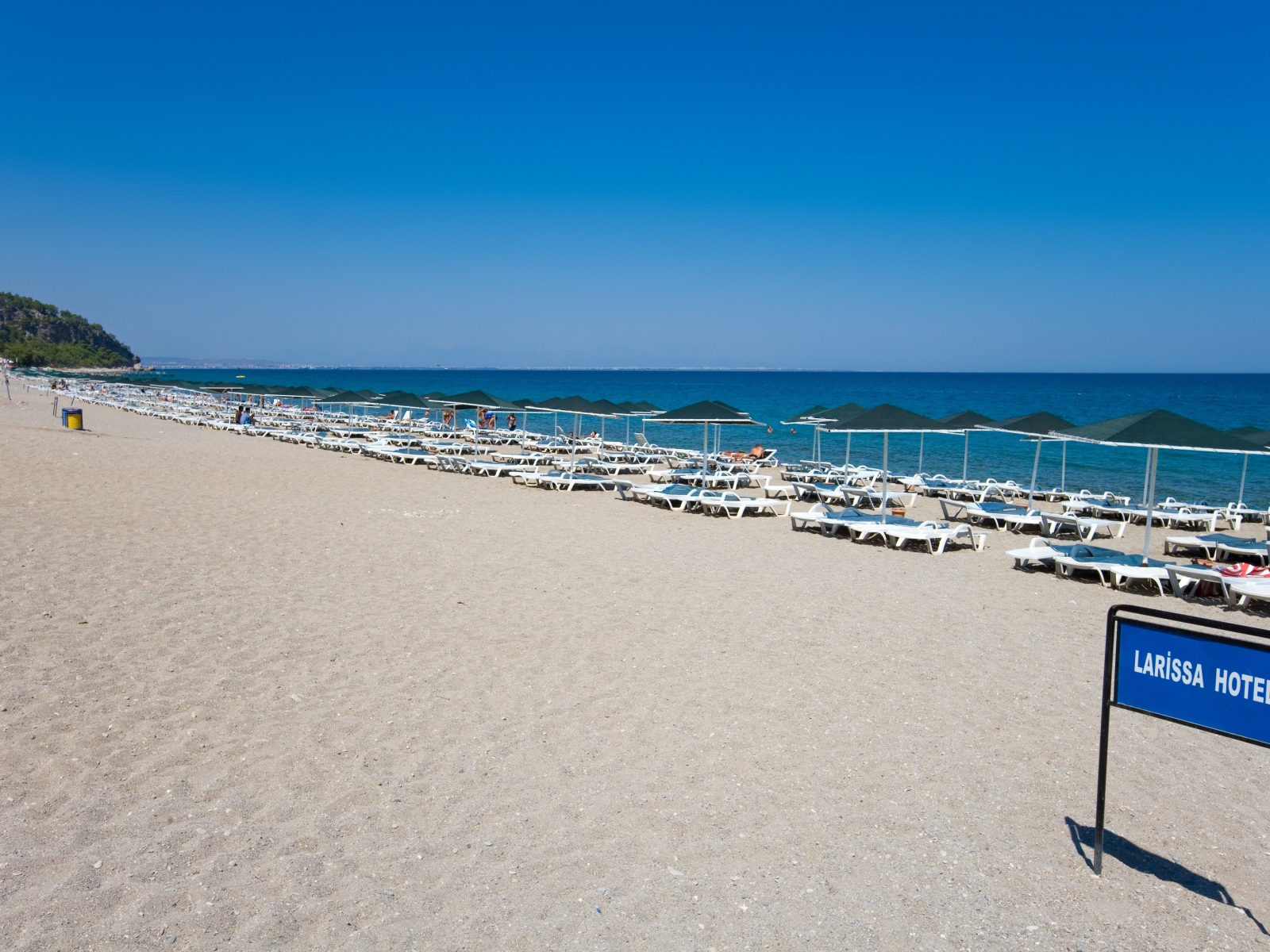 Бескрайний пляж в Кушадасы, Турция