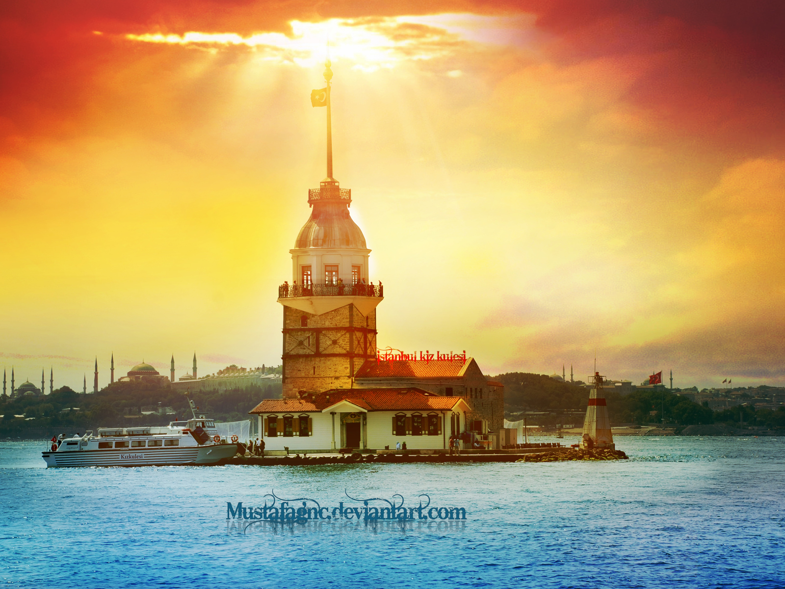 Маяк в бухте Стамбула