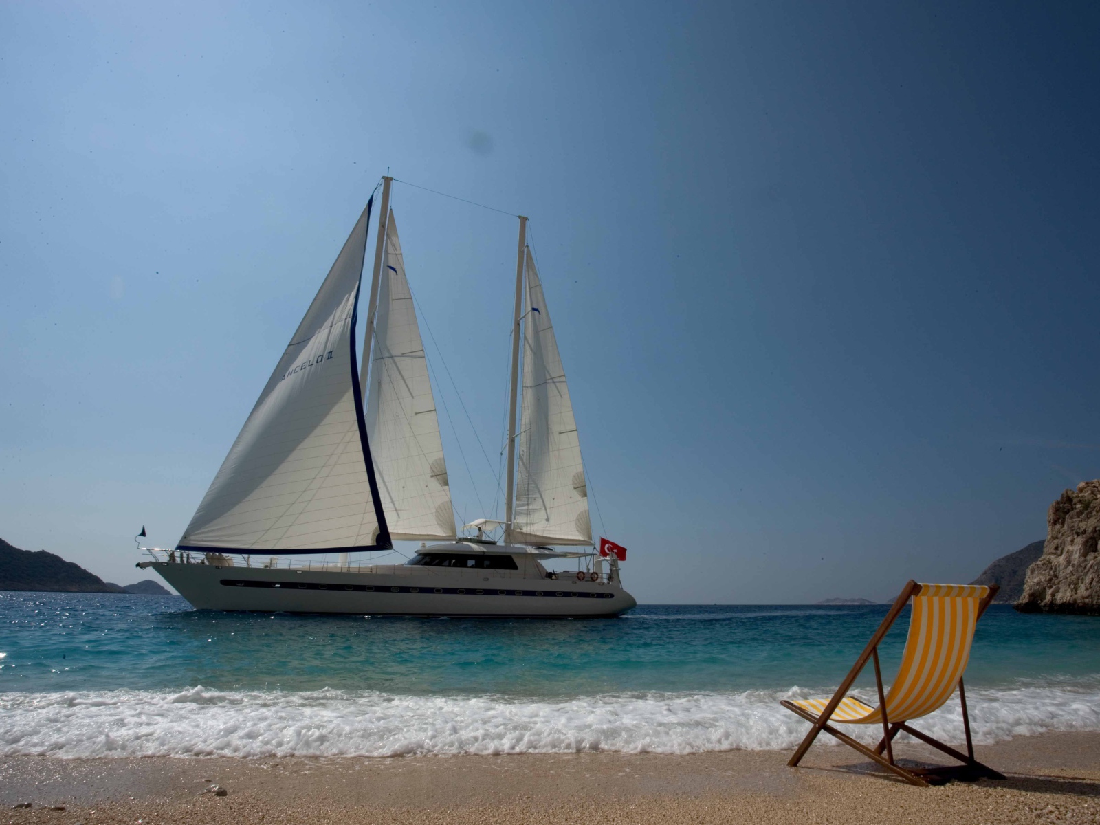 Яхта в гавани Белек, Турция