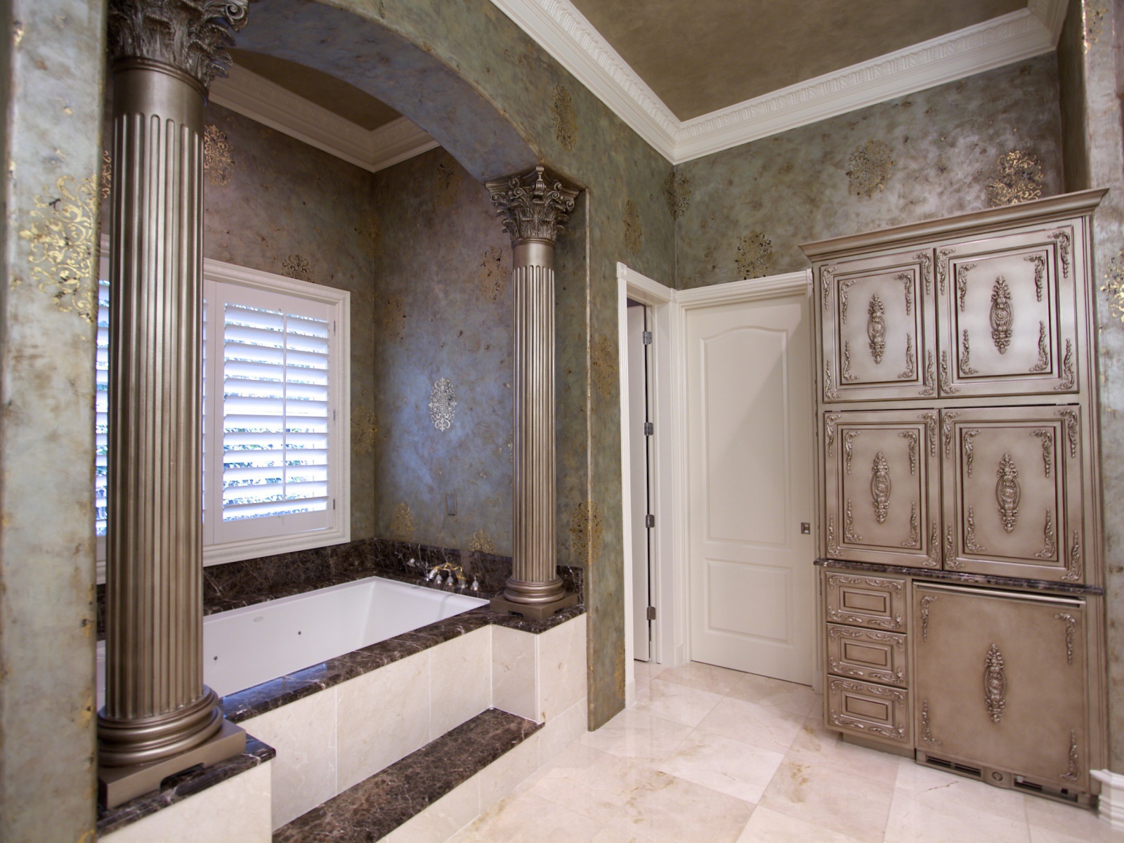 Ванная в королевском стиле