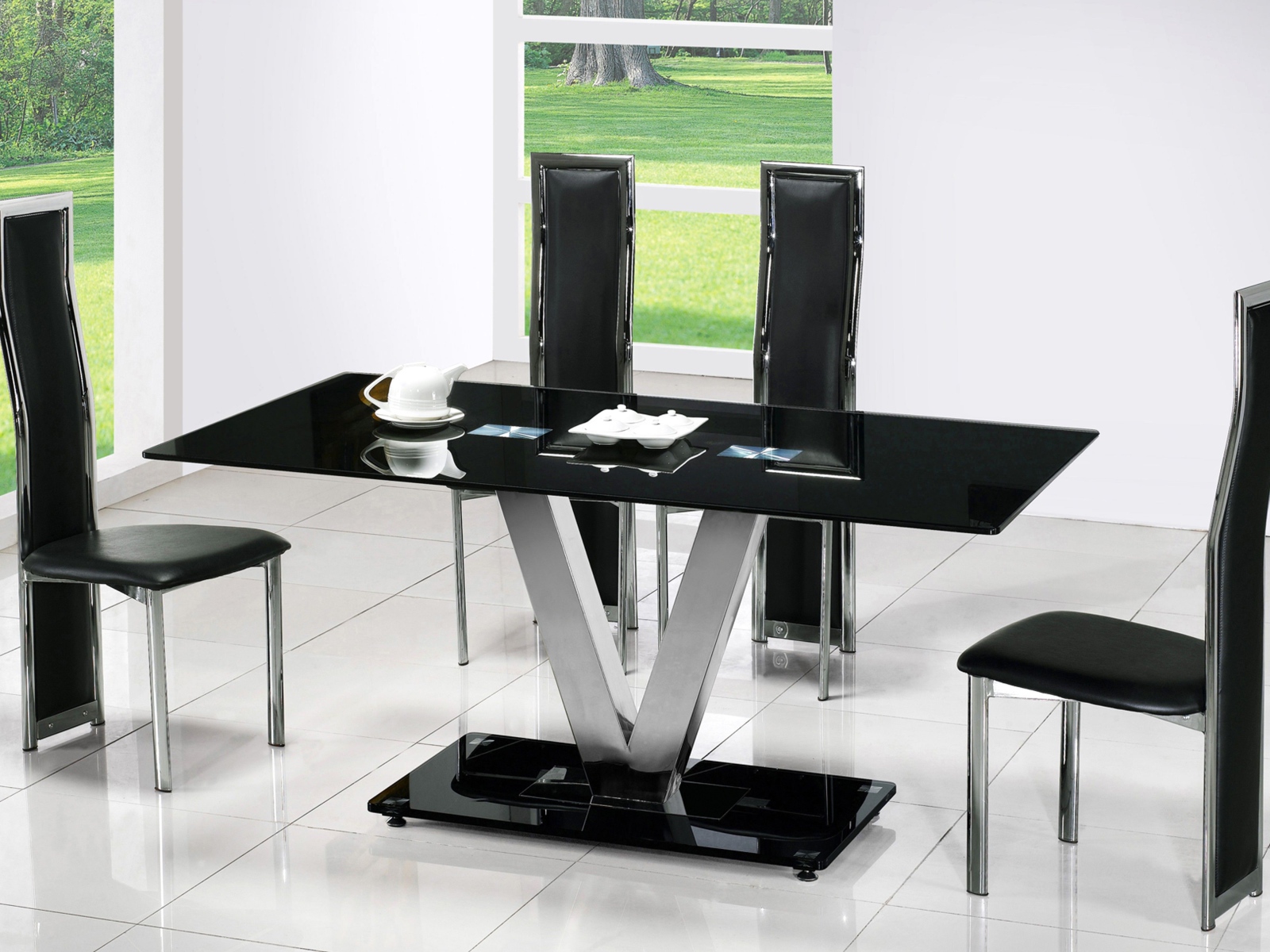 Черная мебель в столовой