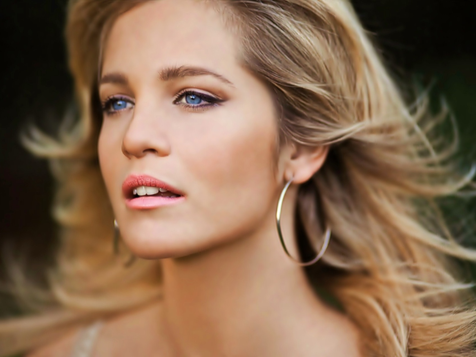 Blue-eyed model Liz Solari