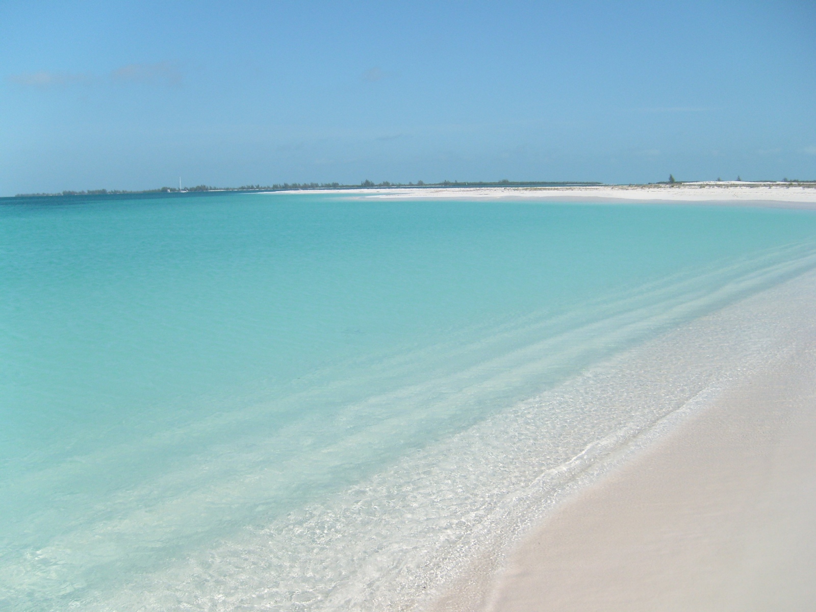 Голубая лагуна на курорте Кайо Ларго, Куба