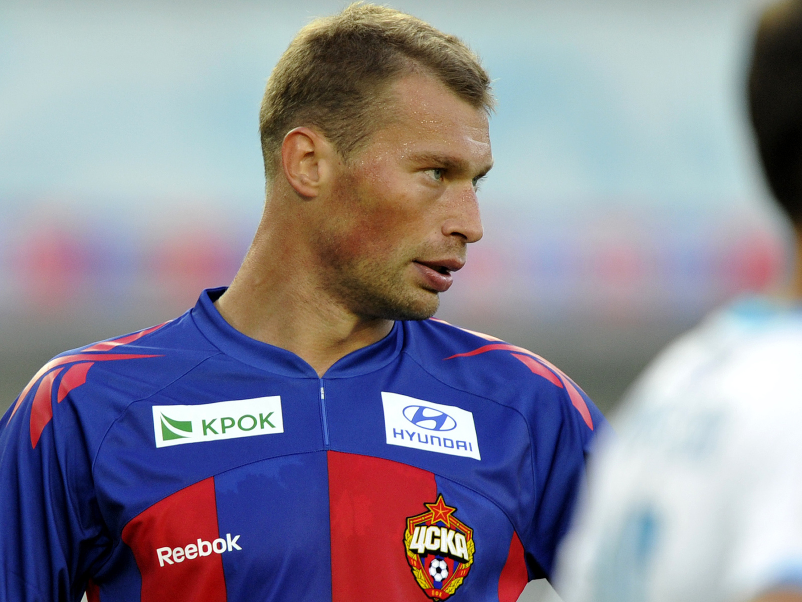 Защитник ЦСКА Василий Березуцкий на поле