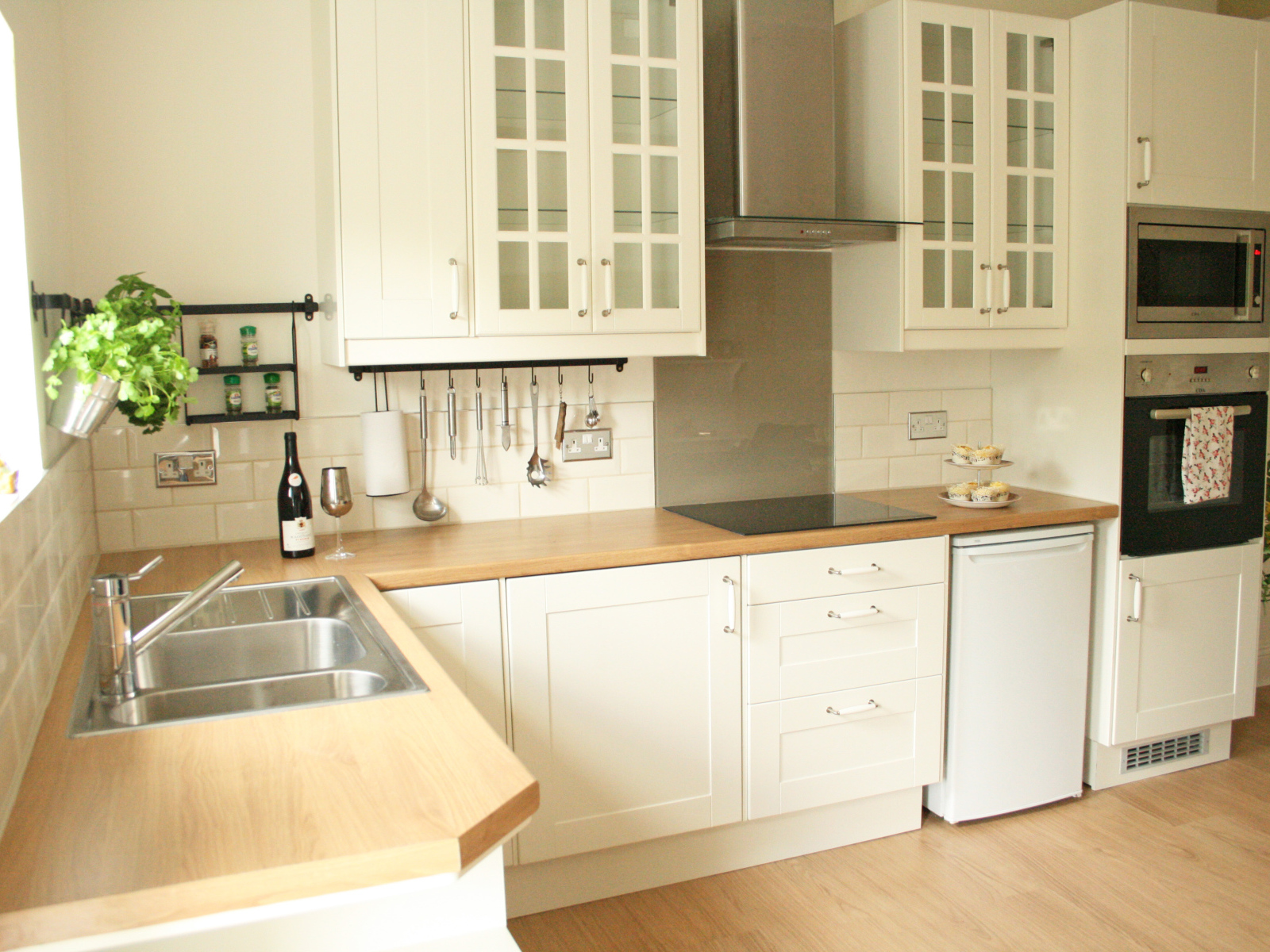 Кремовые тона в кухне