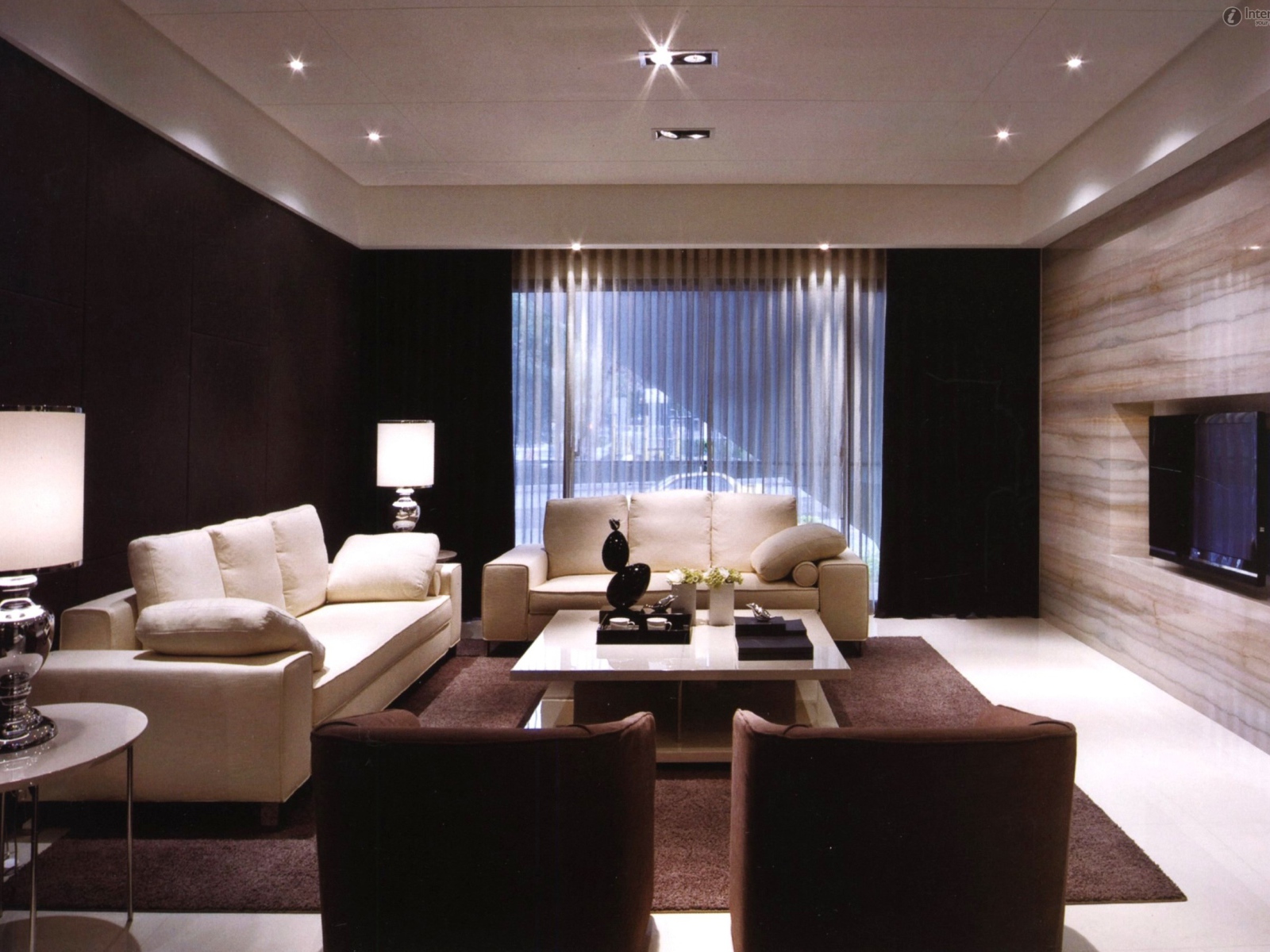 Темные цвета в оформлении гостиной