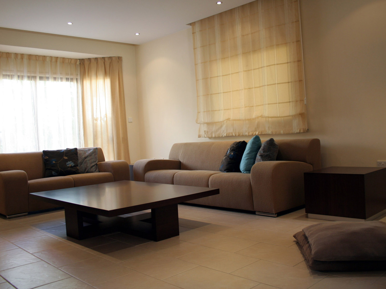 Приглушенный свет в гостиной