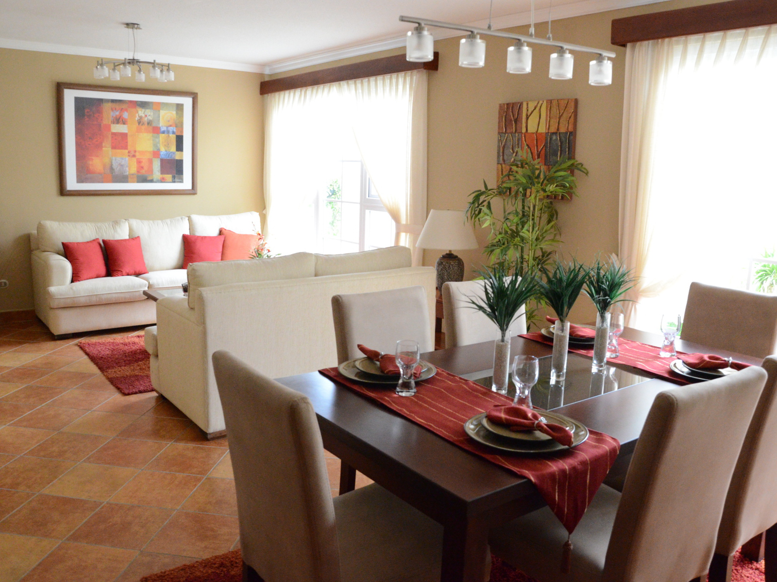 Столовая в большой комнате