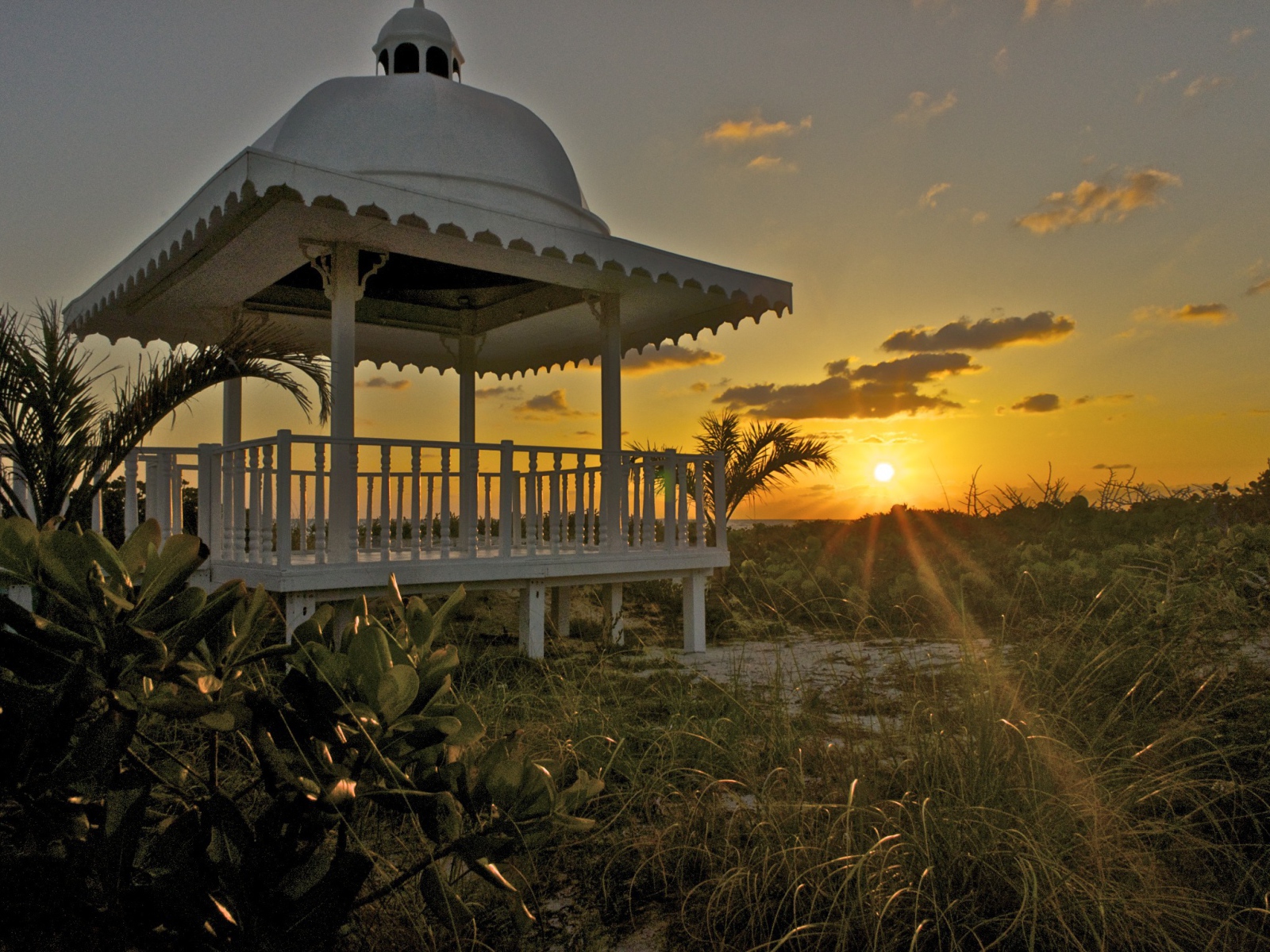 Беседка на побережье на курорте Кайо Санта Мария, Куба