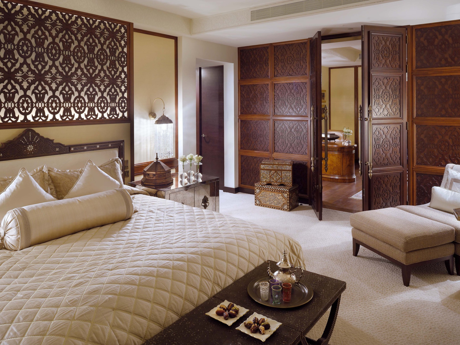 Имперский стиль в спальне